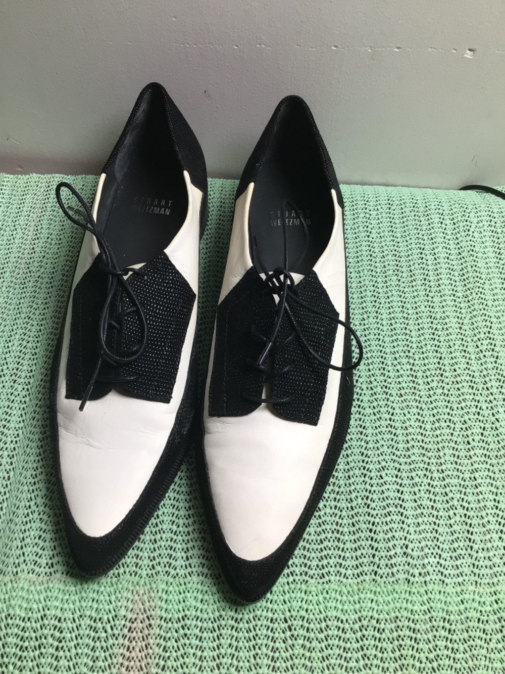 Stuart Weitzman Bicolor very narrow pointed Oxford shoes Sz 9